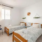 Daire First Line Arenal Beach, Boho Chic Parking