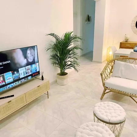 First Line Arenal Beach, Boho Chic Parking Кальпе