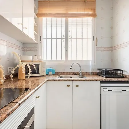 First Line Arenal Beach, Boho Chic Parking Кальпе