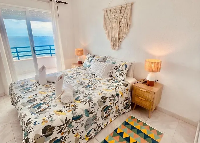 아파트 First Line Arenal Beach, Boho Chic Parking 칼페