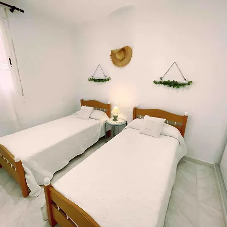 First Line Arenal Beach, Boho Chic Parking Apartment *