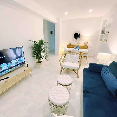 First Line Arenal Beach, Boho Chic Parking Apartment