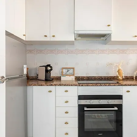 First Line Arenal Beach, Boho Chic Parking Appartement *